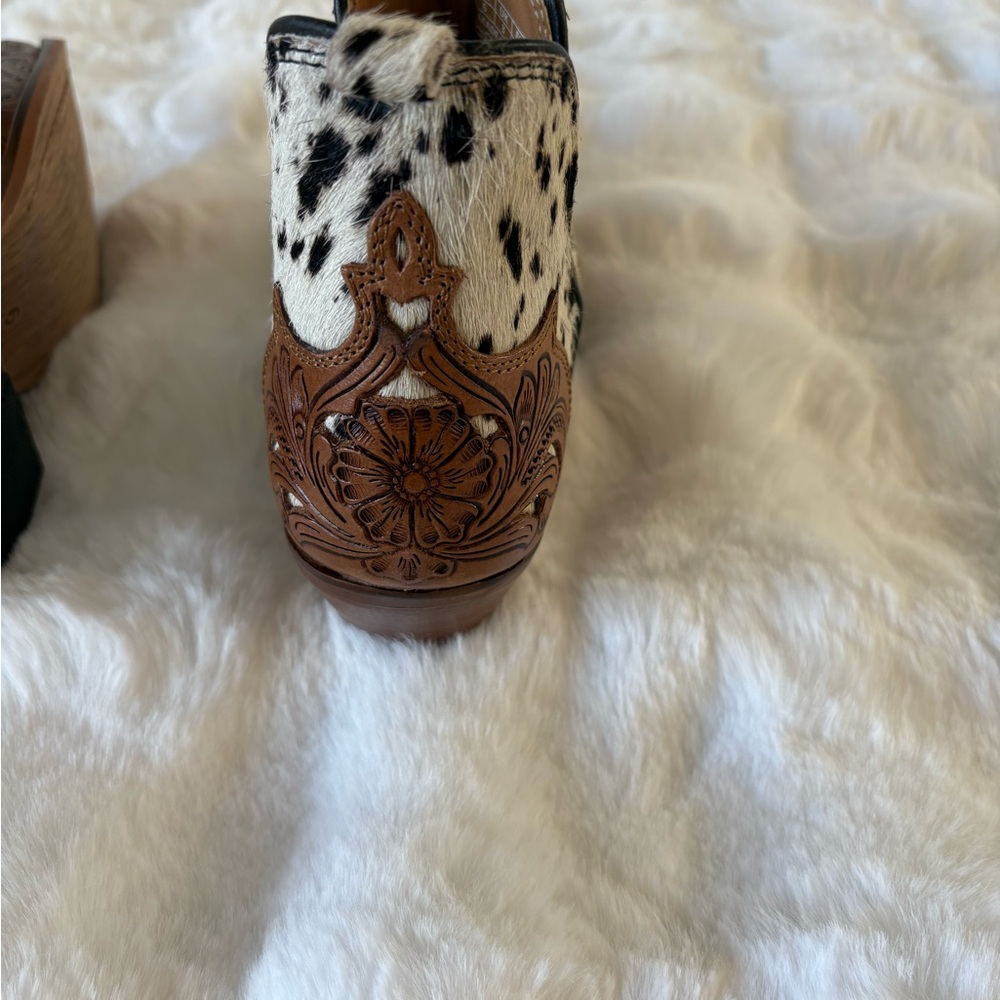 MYRA- WEST STREET WESTERN HAND-TOOLED BOOTIES IN BLACK & WHITE - Picture 9 of 12